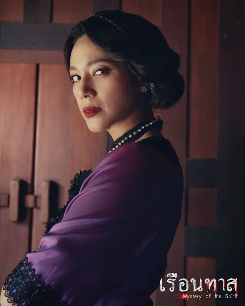 โปสเตอร์ละคร เรือนทาส ใช้เป็นพื้นหลัง