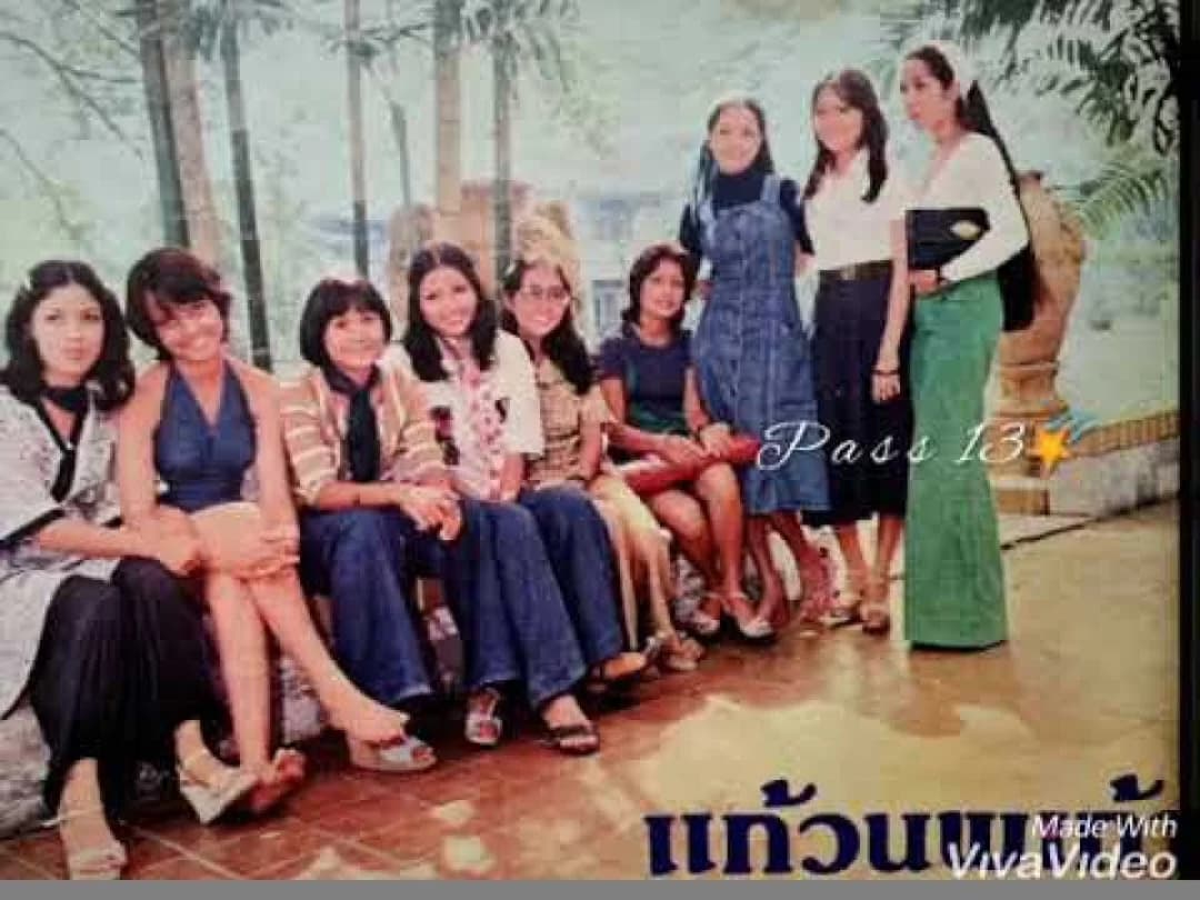 โปสเตอร์ละคร แก้วนพเก้า ใช้เป็นพื้นหลัง