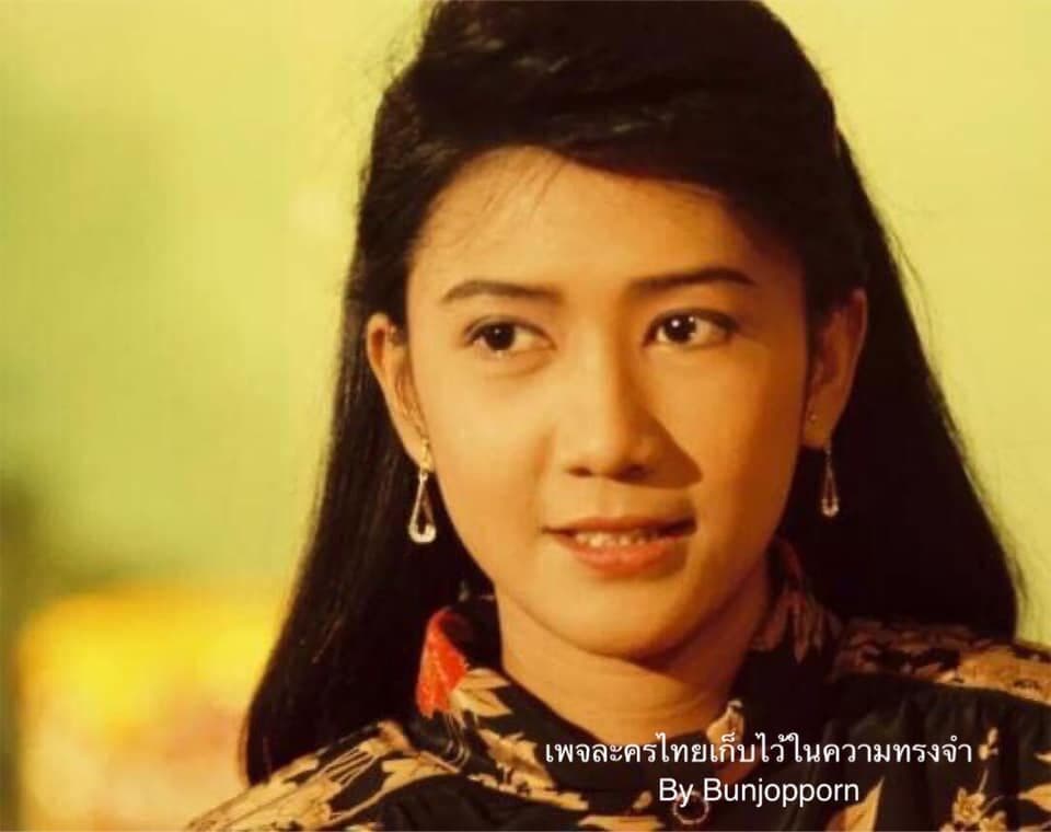 โปสเตอร์ละคร หนี้รัก ใช้เป็นพื้นหลัง