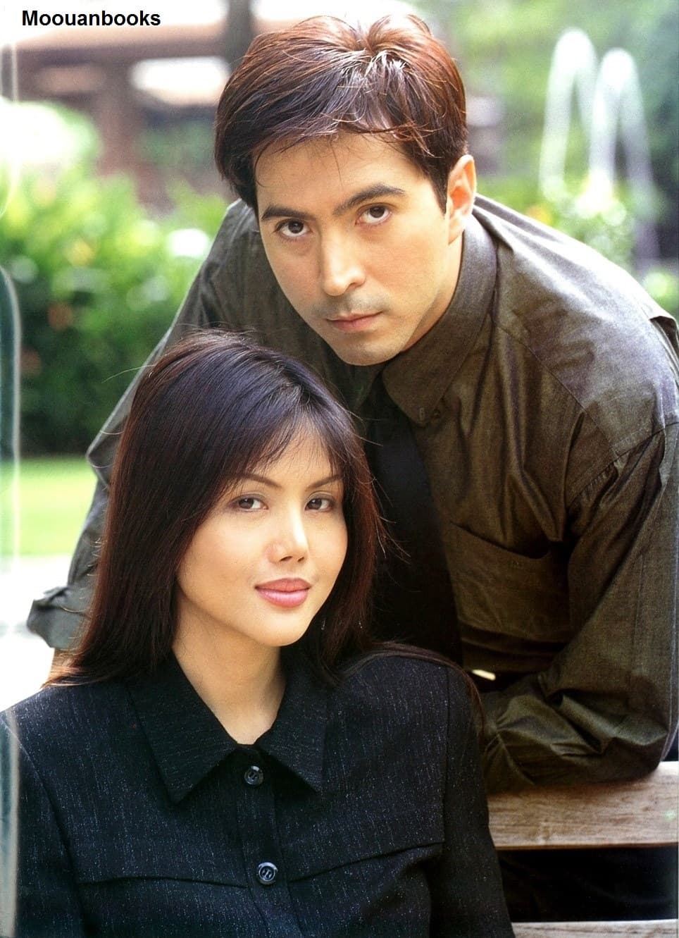 Poster of ใต้ร่มไม้เลื้อย เรือนศิรา as background