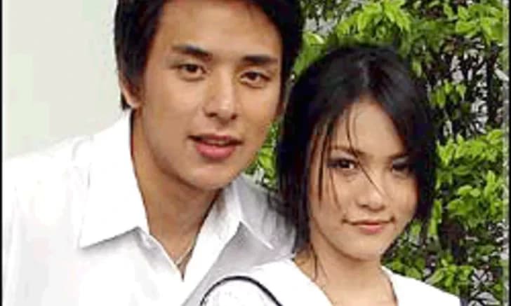 โปสเตอร์ละคร ซอย 3 สยามสแควร์ ใช้เป็นพื้นหลัง