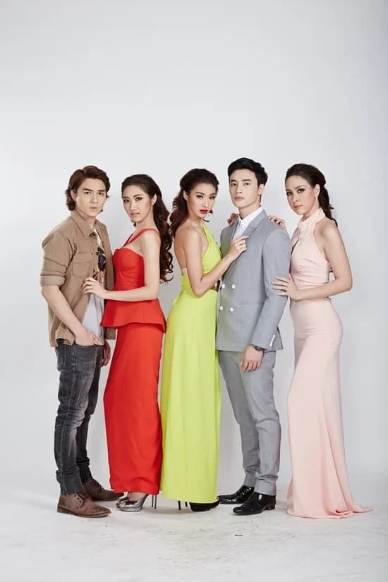 Poster of มงกุฎริษยา as background