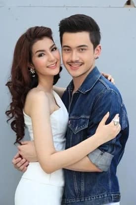 โปสเตอร์ละคร ลูกผู้ชายเลือดเดือด ใช้เป็นพื้นหลัง