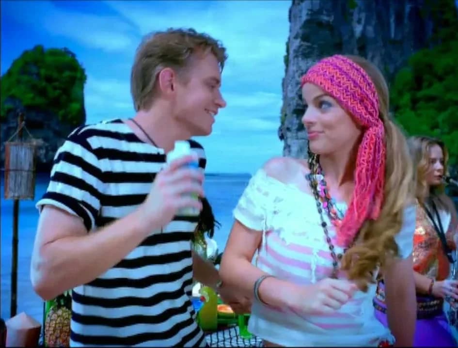 โปสเตอร์ภาพยนตร์ Tiara สนุกสนาน (ภาพยนตร์โฆษณา) ใช้เป็นพื้นหลัง