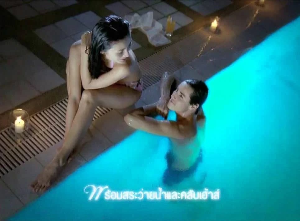 โปสเตอร์ภาพยนตร์ Prachaniwed Prime Square Love (ภาพยนตร์โฆษณา) ใช้เป็นพื้นหลัง