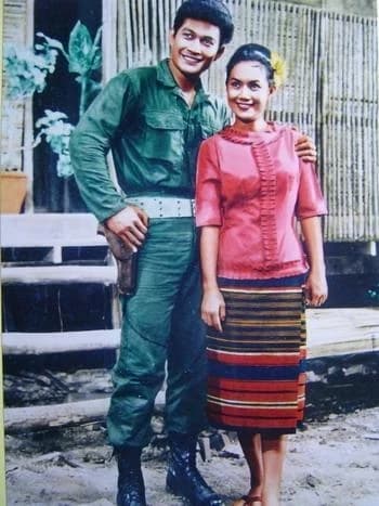 โปสเตอร์ภาพยนตร์ ใจเพชร ใช้เป็นพื้นหลัง