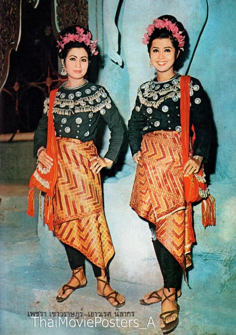 โปสเตอร์ภาพยนตร์ พระลอ ใช้เป็นพื้นหลัง