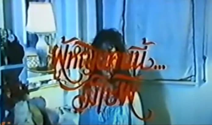 โปสเตอร์ภาพยนตร์ ผู้หญิงคนนี้ ไม่ใช่ผี ใช้เป็นพื้นหลัง