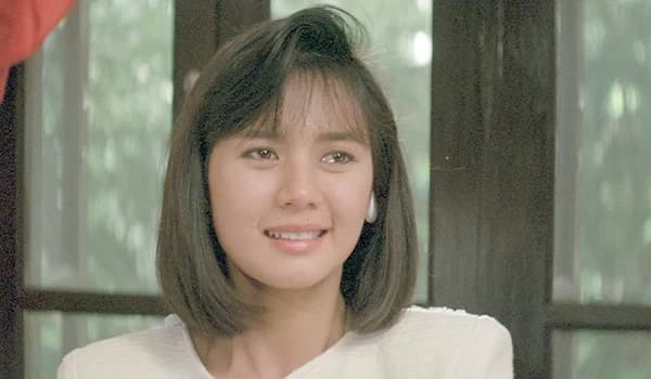 โปสเตอร์ภาพยนตร์ พี่เลี้ยง ใช้เป็นพื้นหลัง