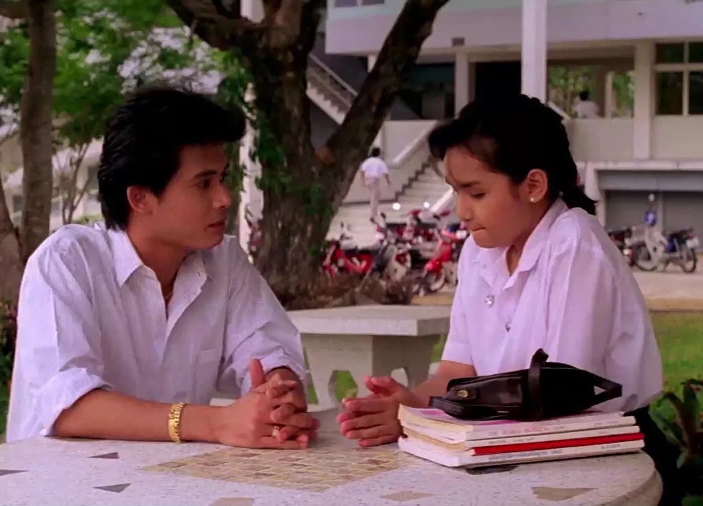 โปสเตอร์ภาพยนตร์ เศรษฐีใหม่ ใช้เป็นพื้นหลัง