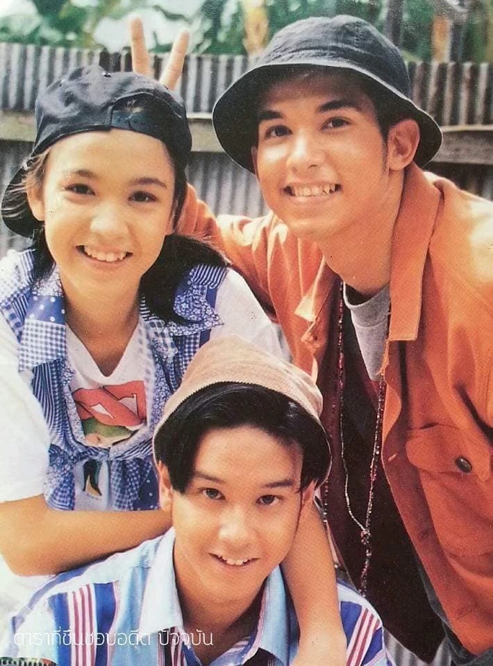 โปสเตอร์ภาพยนตร์ 2 จ๊าบ 1 จี๊ด ตอนรักตอบซะทีได้มั้ย ใช้เป็นพื้นหลัง