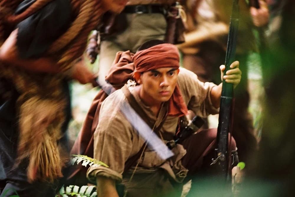 โปสเตอร์ภาพยนตร์ สาบเสือที่ลำน้ำกษัตริย์ ใช้เป็นพื้นหลัง