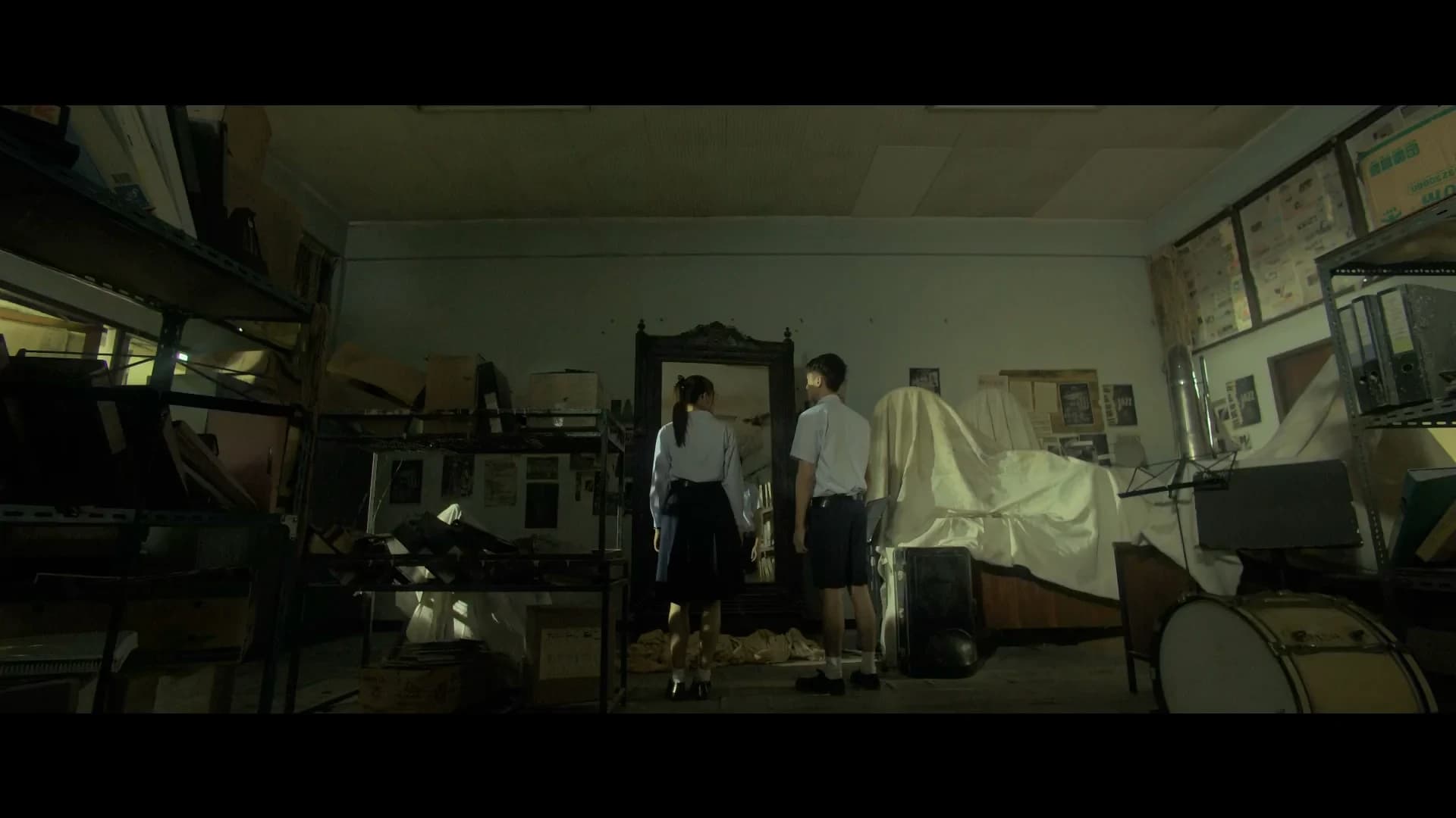 โปสเตอร์ภาพยนตร์ เรื่องผีมีอยู่ว่า ใช้เป็นพื้นหลัง