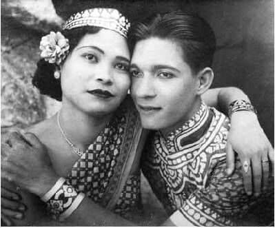 โปสเตอร์ภาพยนตร์ โมรา ใช้เป็นพื้นหลัง