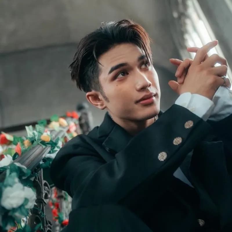 บอส มณเฑียร เดชตระกูล (บอส เอวหวาน)