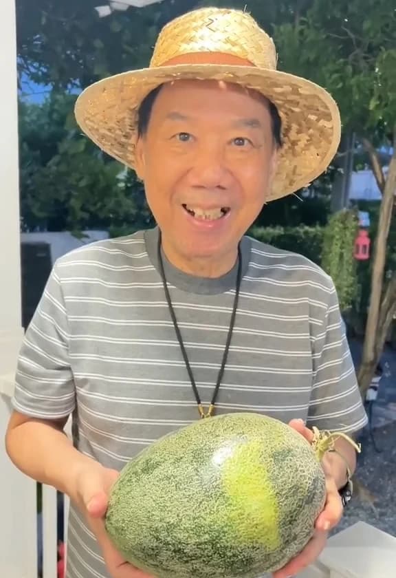 เอนก อินทะจันทร์ (แอนนา ชวนชื่น)