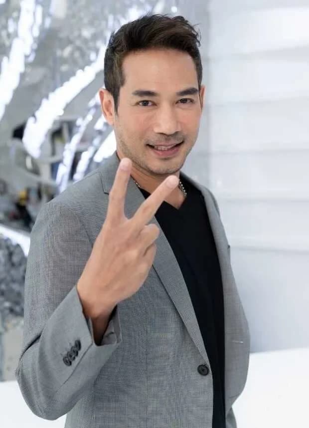 ตุ้ย ธีรภัทร์ สัจจกุล