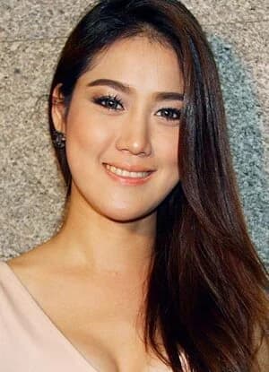 เอ็มมี่ มัฒธณิตาศ์ เศวตวิธยะธาดากุล