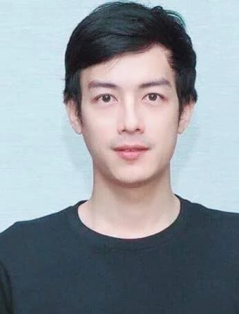 บอม ธนา เอี่ยมนิยม