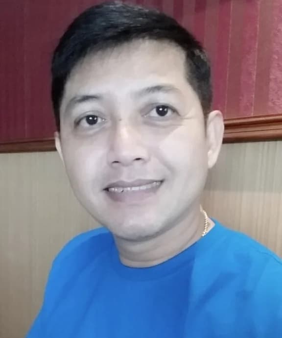 คนิน นาคพงษ์ (ต่าย เชิญยิ้ม)