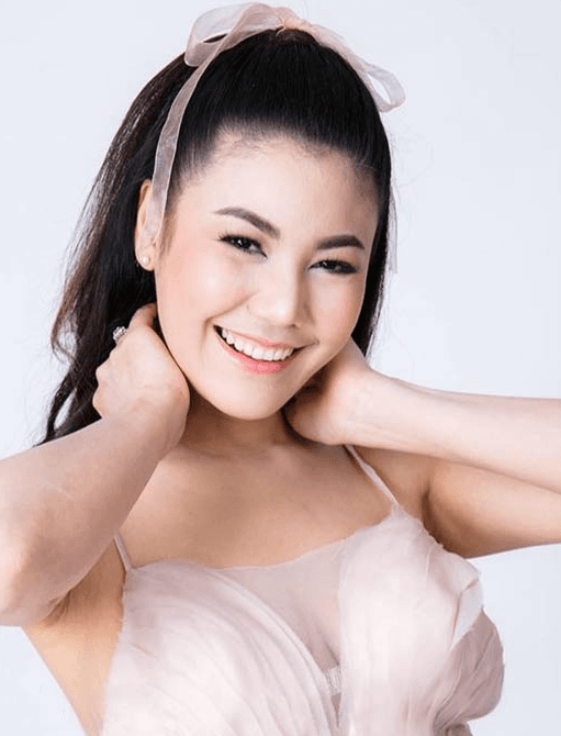 หญิง พลอยลภัสร์ อมรธนาพรกุล