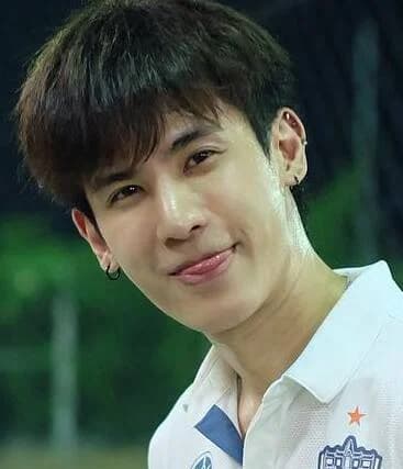 อู๋จุน กร คุณาธิปอภิสิริ