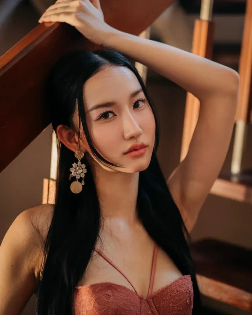 หลิงหลิง มณีชญา ธนะอารยัน