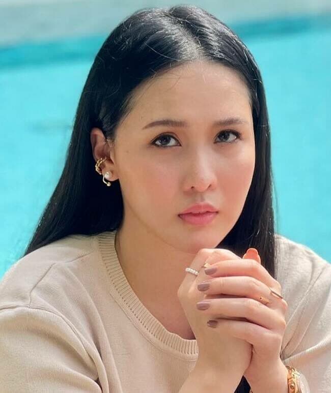 น้ำ ธรณสร กุมชพร