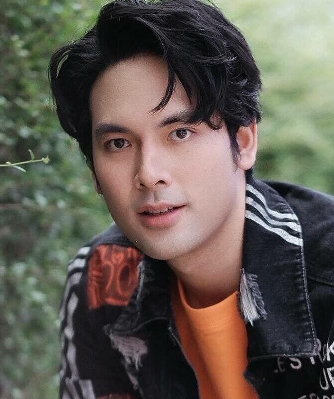 บอมบ์ ธนิน มนูญศิลป์