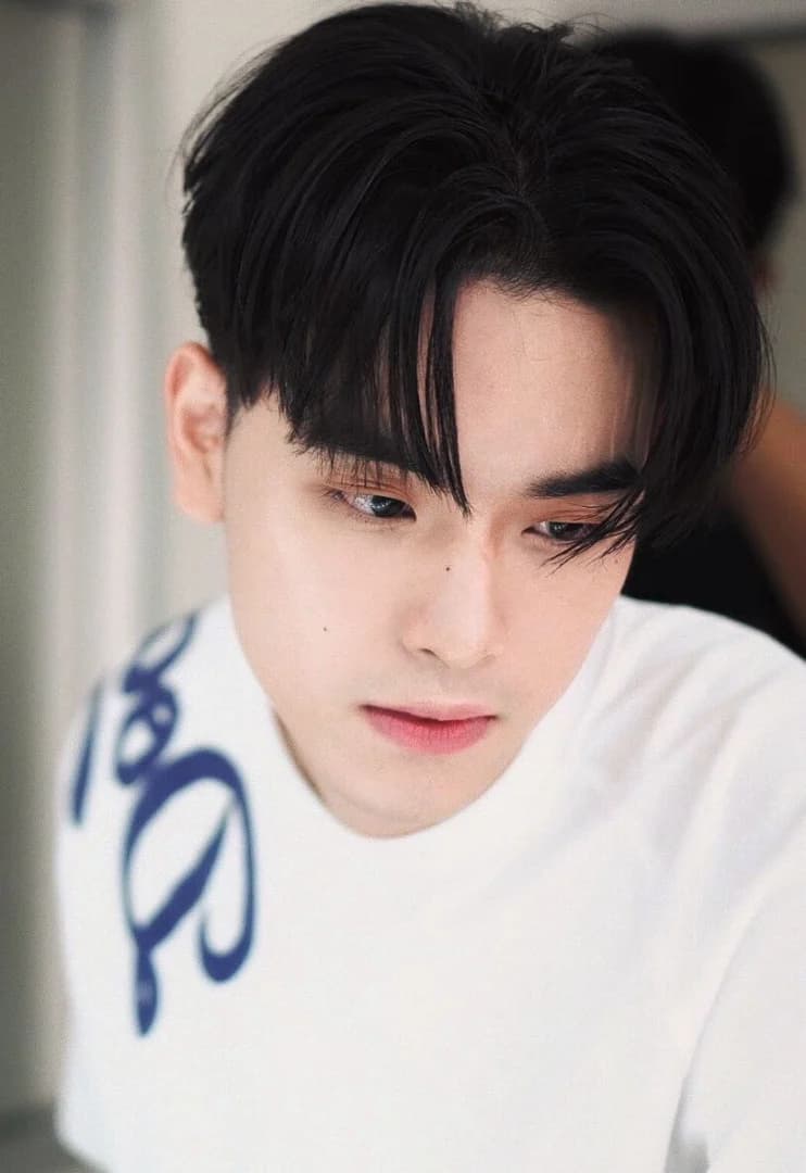 เล ทะเล สงวนดีกุล