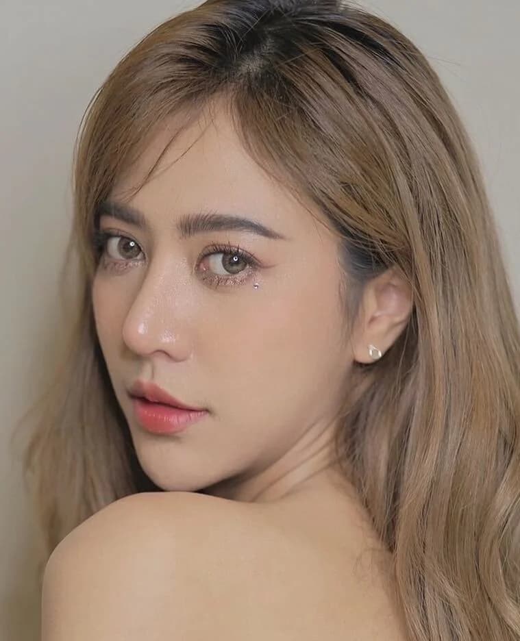 น้ำหวาน รักษ์ณภัค วงศ์ธนทัศน์