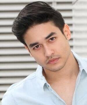 แคร์ วงศ์วชิรา เพชรแก้ว