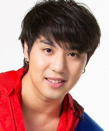 ไวท์ ณวัชร์ พุ่มโพธิงาม