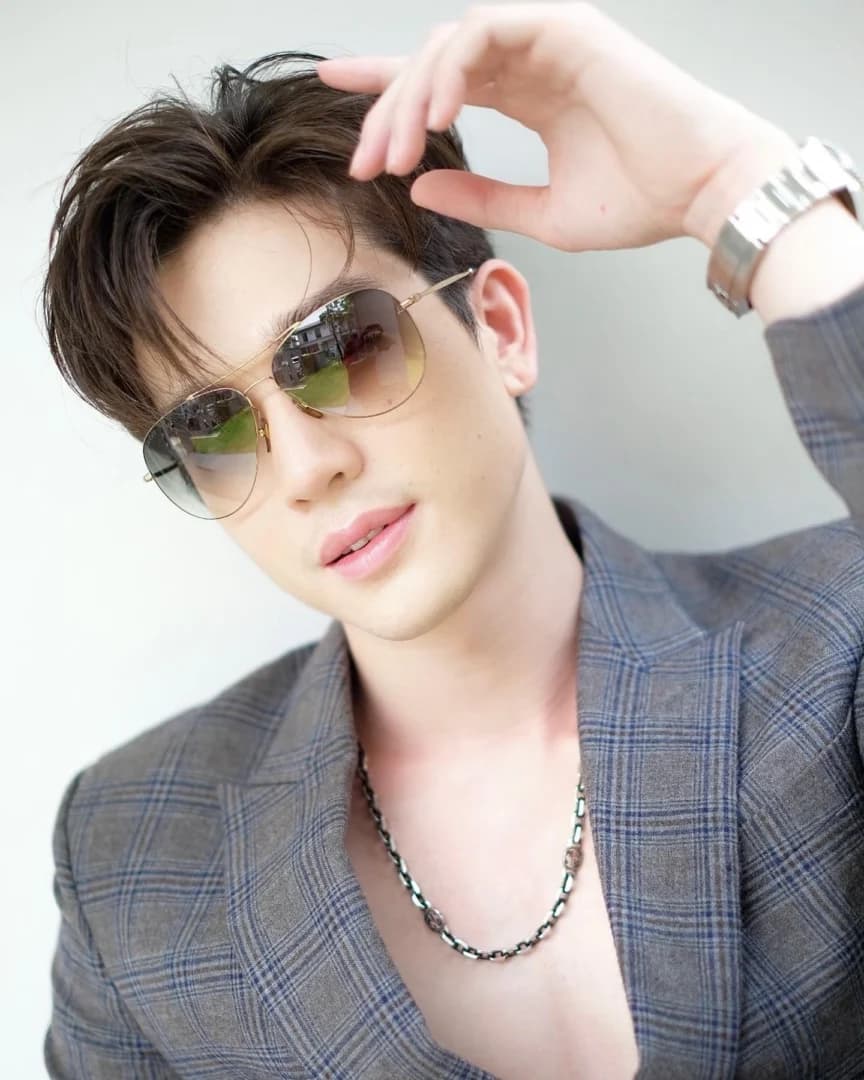 ตงตง กฤษกร กนกธร