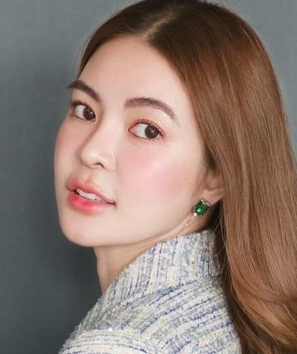 เอวา ปวรวรรณ วีระภุชงค์