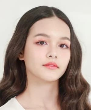 นิกกิ นิโคล เกรด งีสันเทียะ