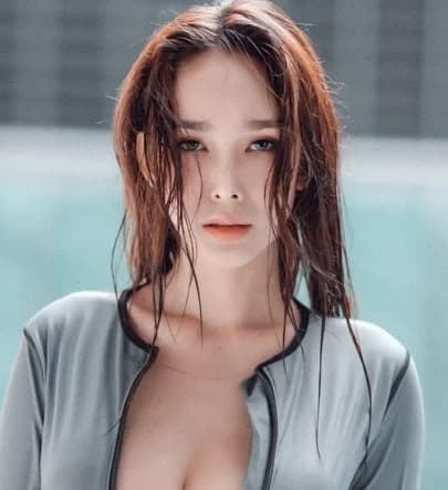 พลอยลี่ ฉัตรญาดา วงศ์นากลาง