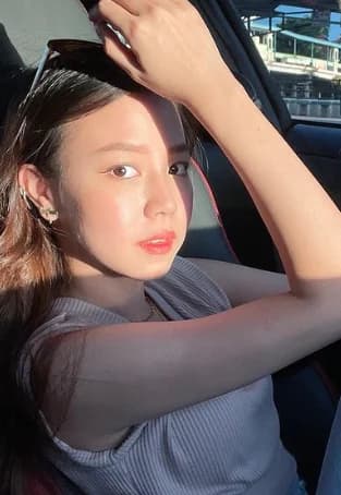 แพรว วทันยา สุบรรณพงษ์