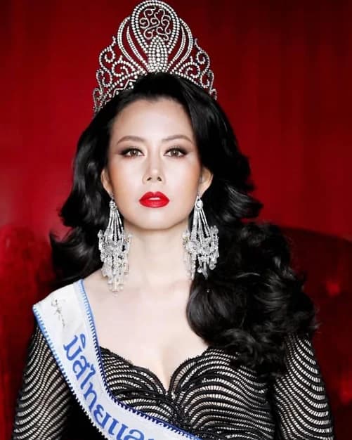 เหน่ง กุลธิดา เย็นประเสริฐ