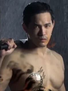 วริศ เลิศจารุวงศ์