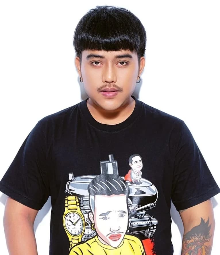 แป้งฝุ่น สฤษดิ์ทอง ถอนโพธิ์