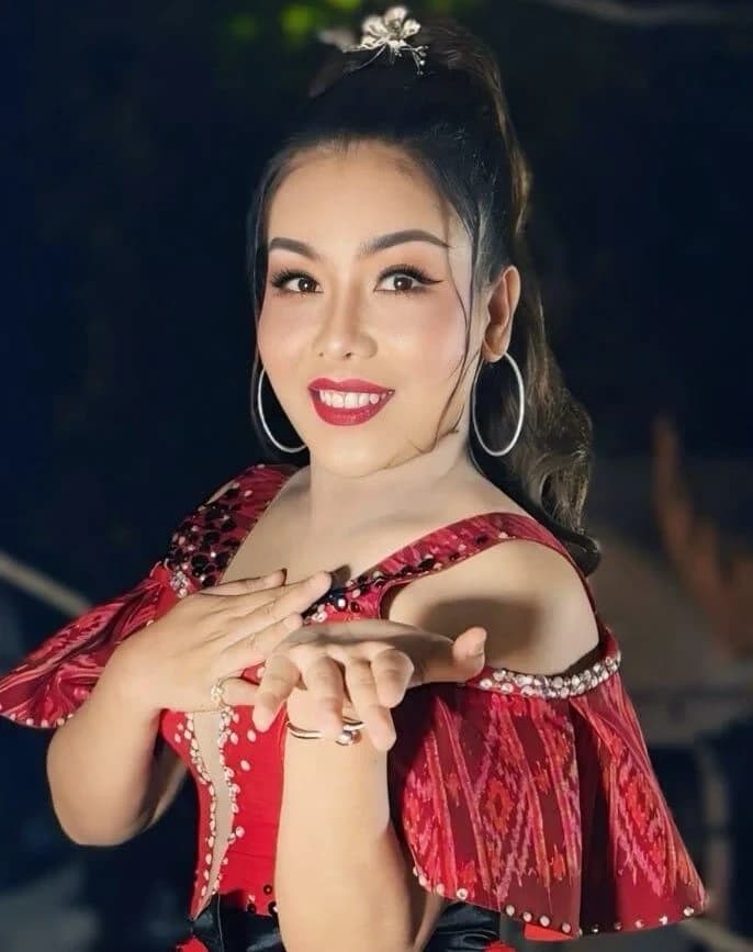 ดาหลา ธัญญาพร