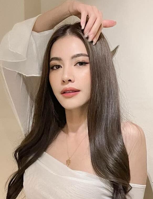 บัว สีทอง ดวงแก้ว