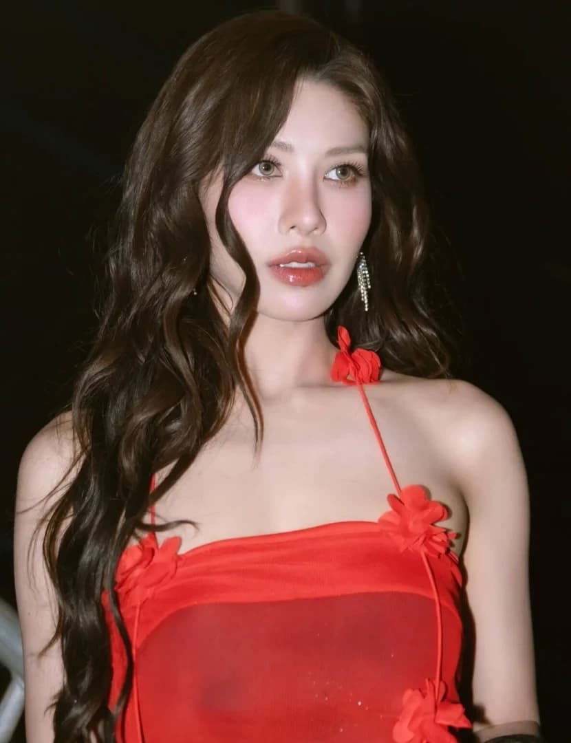 สองเจ็ด สโรชินี เพชรอำไพ