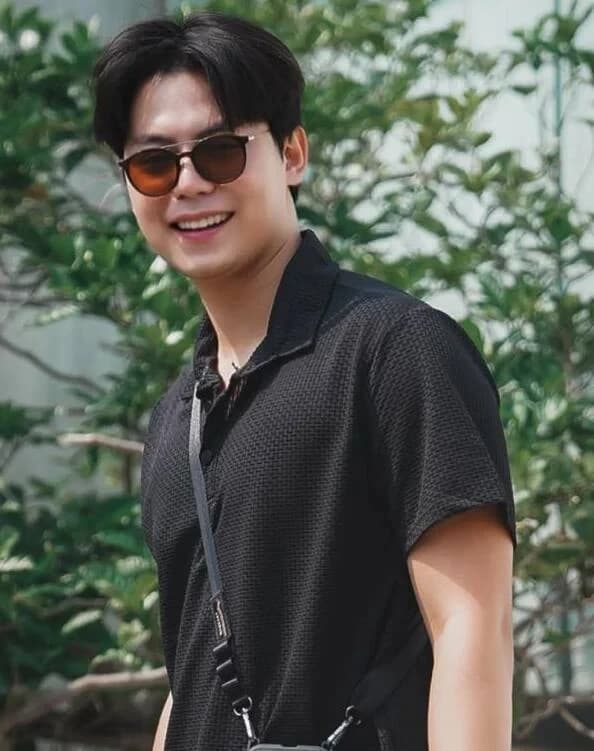 ธนวัฒน์ เจริญสุข (แบงค์ ธนา)