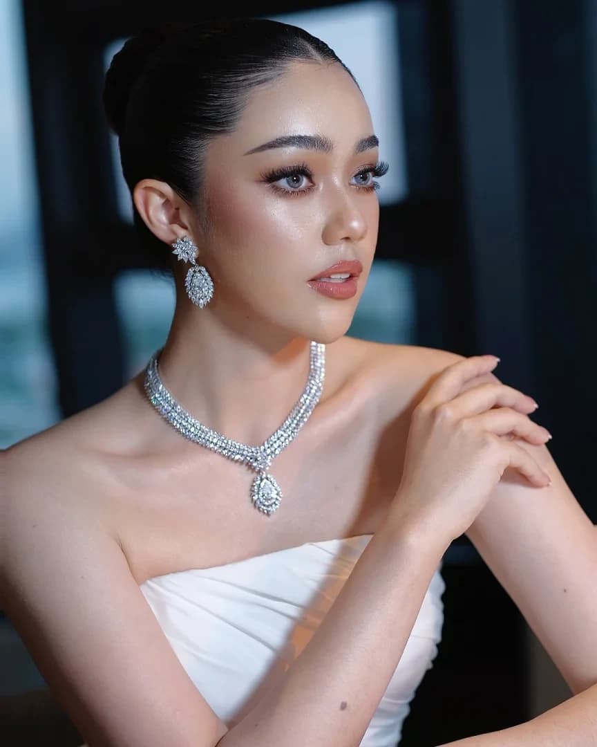 ดีน่า แคโรไลน์ สระทองหน